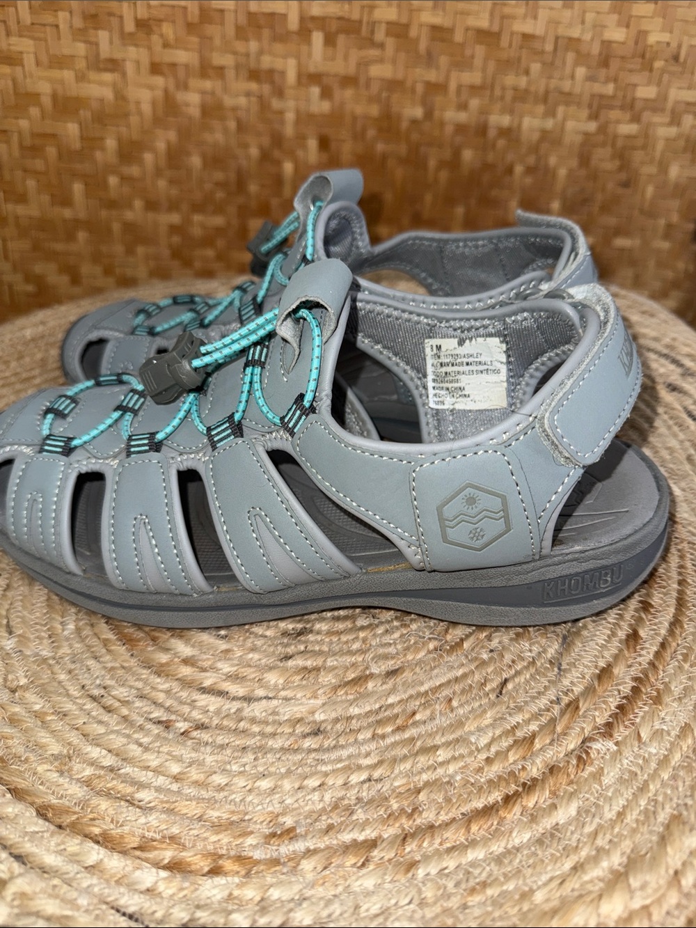 Khombu Gray Closed Toe Sport Sandals Aqua Trim Women’s Size 8 - Picture 4 of 11